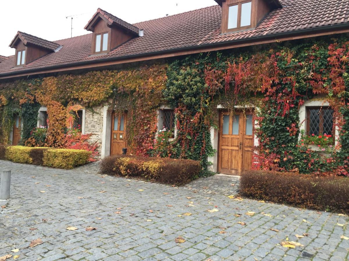 Penzion Ve Stoleti Loděnice Exteriör bild
