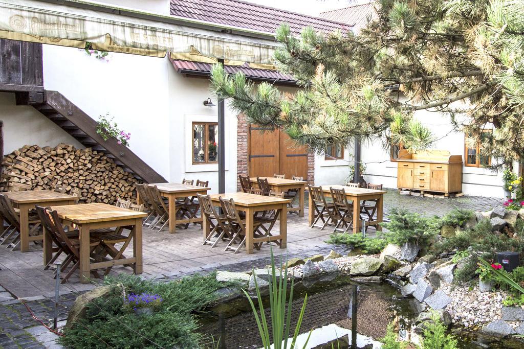 Penzion Ve Stoleti Loděnice Exteriör bild