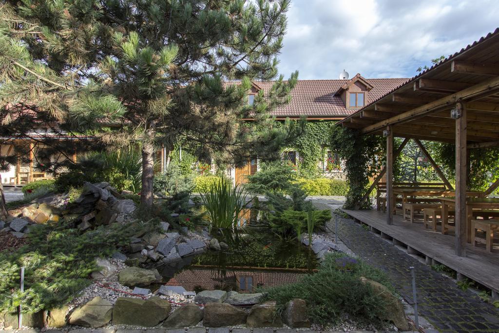 Penzion Ve Stoleti Loděnice Exteriör bild